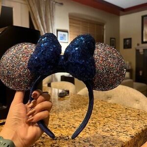 Disney 2020 New Year's Eve Minnie Mouse ears limited edition!!!